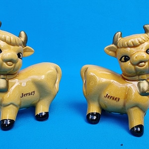 Cow salt and pepper shakers, Jersey cow, Jersey pottery, cow shakers, animal salt and pepper shakers, cow figurine, pottery cow figurine