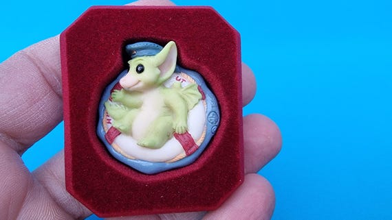 Pocket dragon Brooch, Pocket dragon figurine, Pocket dragon, real Musgrave, dragon figurine, Brooch vintage