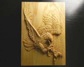 Holz geschnitztes Bild Wanddekoration Plakette. Adler. Perfektes Geschenk