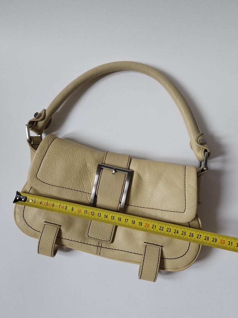 Kenneth Cole axelväska i läder, spänne, vintage beige väska bild 10