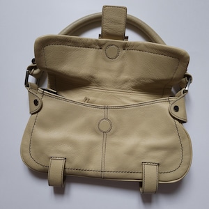 Kenneth Cole axelväska i läder, spänne, vintage beige väska bild 15