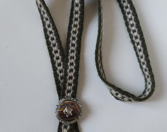 Vintage Tiroolse bolo-stropdas, Duits zilver, elandhoorn en eikelstropdas van gebreid garen