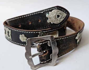 Vintage bruine Zwitserse leren riem, volkskoeiendetails, handgemaakte appenzeller, groot formaat, 114 cm