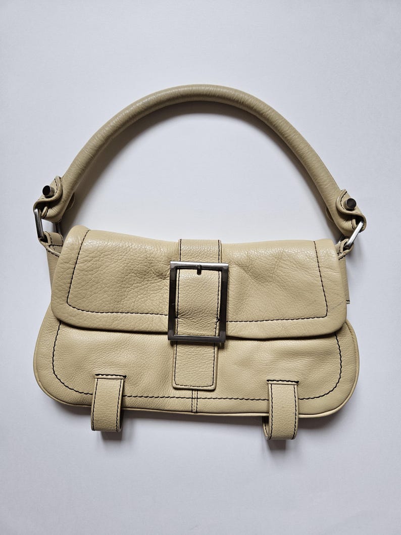 Kenneth Cole axelväska i läder, spänne, vintage beige väska bild 7