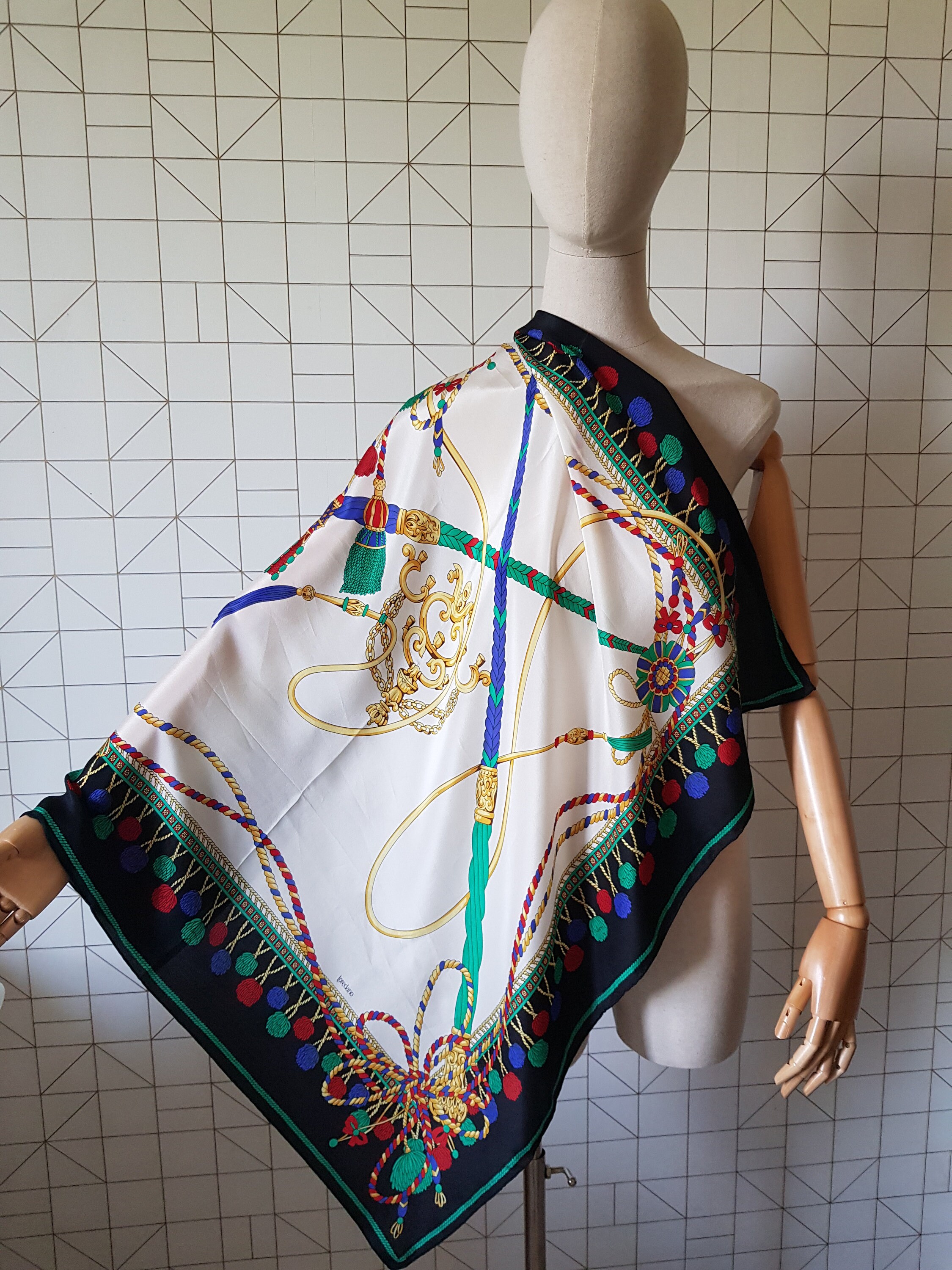 Foulard Carré En Soie Vintage Loredano 90x90 Cm - Motif Roseraie Violet - Occasion Très Bon état