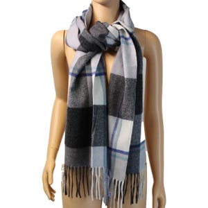 Glasgow - Cozy Wool Scarf with Tassels – Block Plaid Pattern Your must-have for fall and winter!