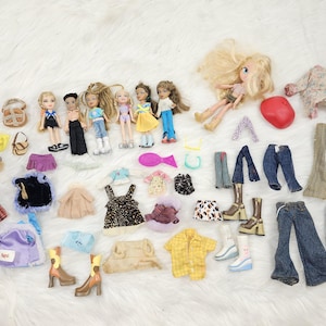 2002 Y2K Vintage Set of 7 Mini Bratz Dolls With Tons Of Accessories And Clothing