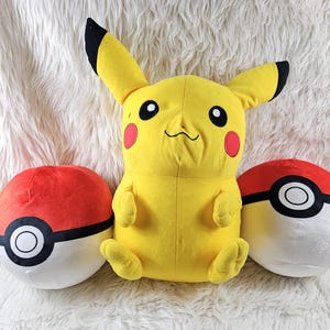 2 Große Pokemon Pokeball Wolke Kissen und 1 Pikachu Plüsch - Gefüllter Plüsch Anime Rot Weiß Schwarz Sphere