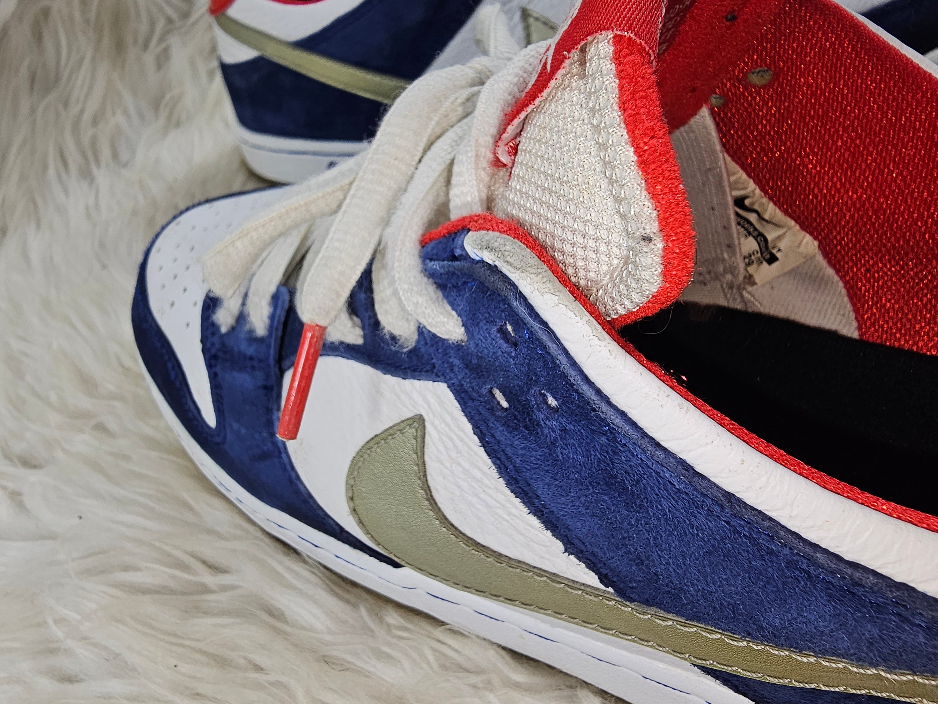 Super Rare Nike SB Dunk Low Ishod Wair BMW - SIZE 11 Uk 10 Super Rare Nike SB Dunk Low Ishod Wair BMW - SIZE 11 Uk 10