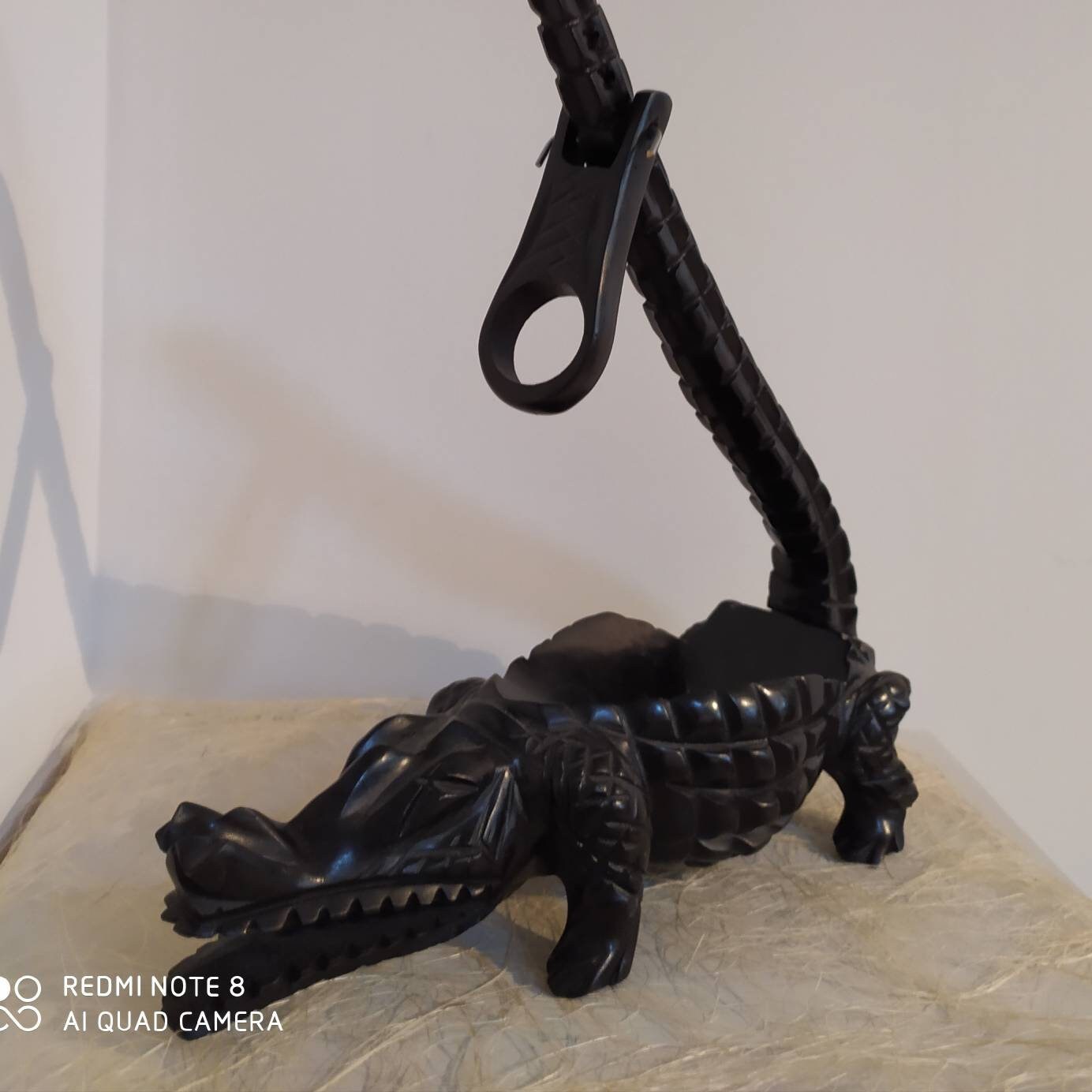 Porte Bouteille Crocodile Sculpté en Ébène