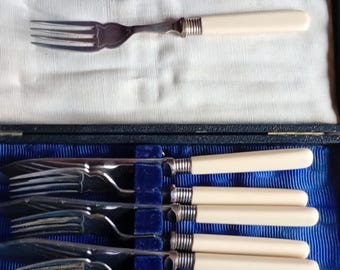 Box set of vintage silver plate cutlery fish knives & forks (Box set of Six place settings)