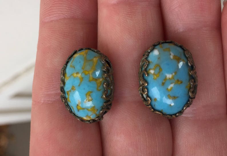 Gorgeous Tourquois Screw Back Earrings