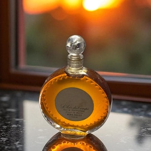 EXTREMELY RARE Nina Ricci L'Air Du Temps Perfume in a Lalique Bottle