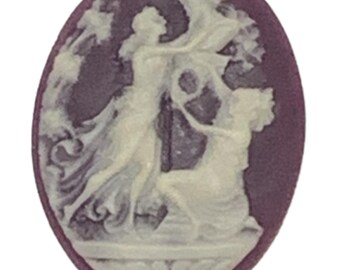 Lovely Large PURPLE & IVORY CAMEO