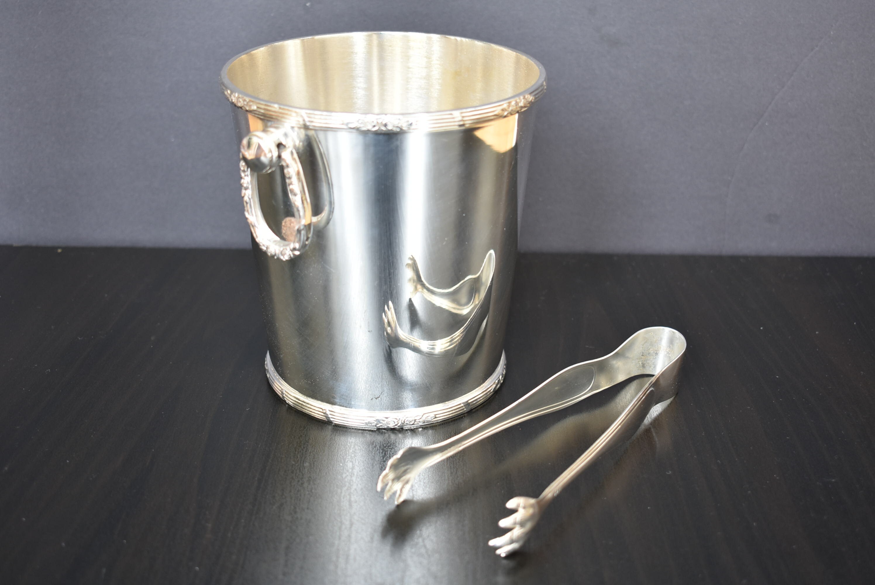 【英国】ライオンのアイスペール / トング【シルバープレート】 英国】 ライオンのアイスバスケット / アイストング【シルバープレート