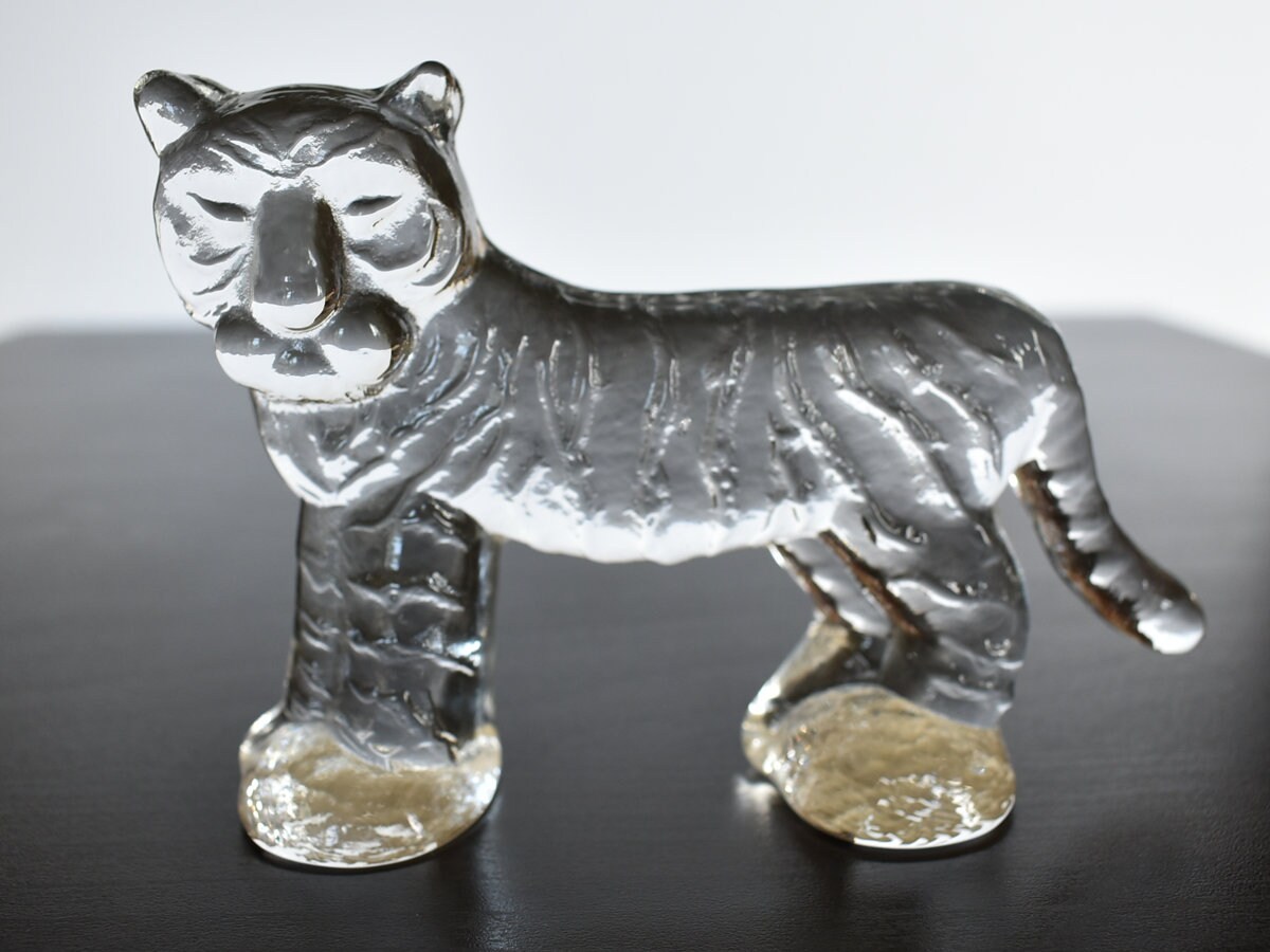 Kosta Boda Tiger Glass Paperweight Bertil Vallien Design Zoo Kosta Boda Tiger Glass Paperweight Bertil Vallien Design Zoo