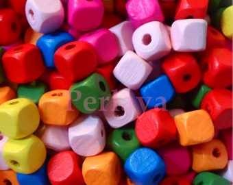 Mix de 200 perles cubes 10mm en bois REF2883