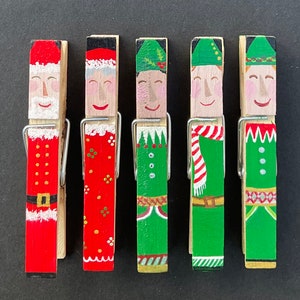Weihnachtsmann, Mrs Claus & Elfen Handbemalte Weihnachts-Wäscheklammern ~ Anhängerhalter ~ Kartenhalter ~ Platzhalter ~ weißer Elefant