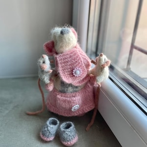 Knitted toy mouse mom and two little mouse Soft toy mouse in clothes with little mice Knitted realistic toy mouse Knitted toy mouse family