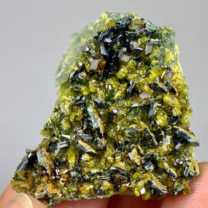 Topazolite garnet - Etsy 日本