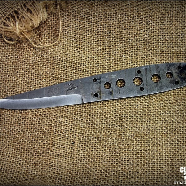 Hoja de cuchillo hecha a mano en blanco - modelo Strzyga