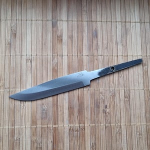 Lama di coltello fatta a mano grezza - modello "hunter"