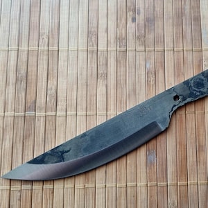 Lama di coltello fatta a mano grezza - Coltello Roach Belly