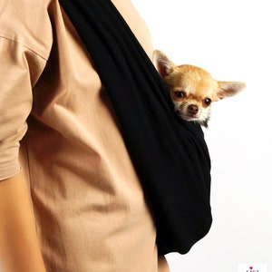 Bequeme Hundetragetasche. Reversible Haustier Sling für kleine Hunde. Hundetragetuch aus Baumwolle - schwarz, grau.