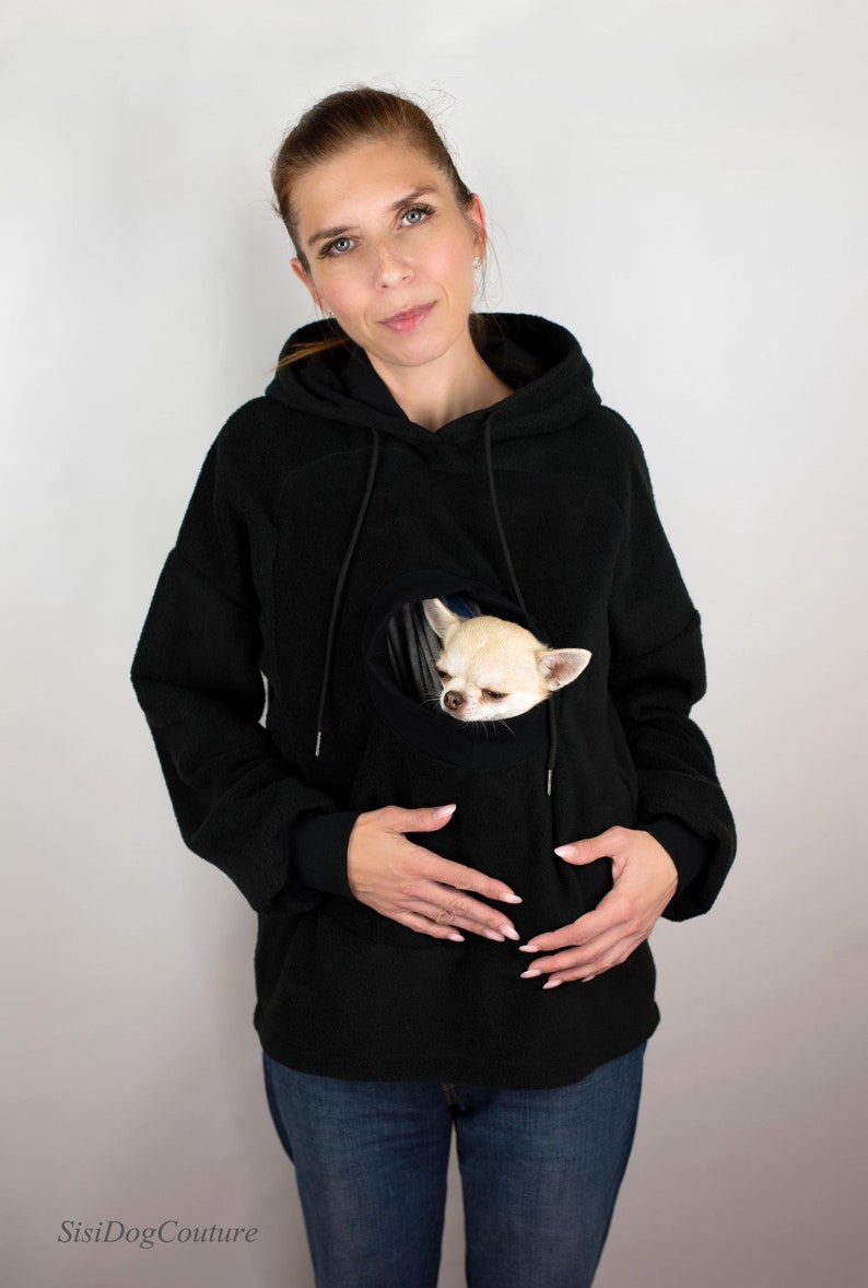 Warm hoodie for carrying a dog. The hoodie is made of black fleece. A carrier is needed to carry the dog in the hoodie.