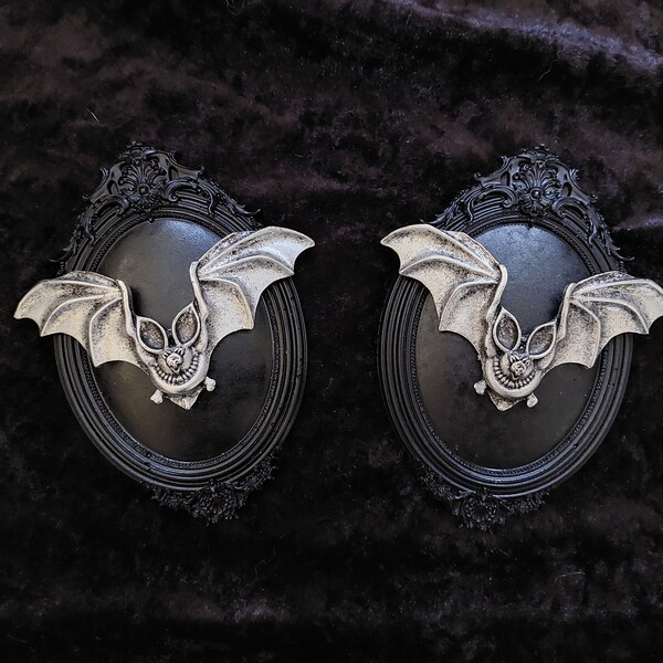 Gothic Halloween Miniature Framed Vampire Bat Ornate Wall Decor Baroque Oval Frame