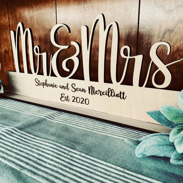 Wedding gift - Mr & Mrs Wood Name - Personalized Wedding Name sign - Custom Etched Name Sign - Centerpiece Sign - Unique Wedding Present