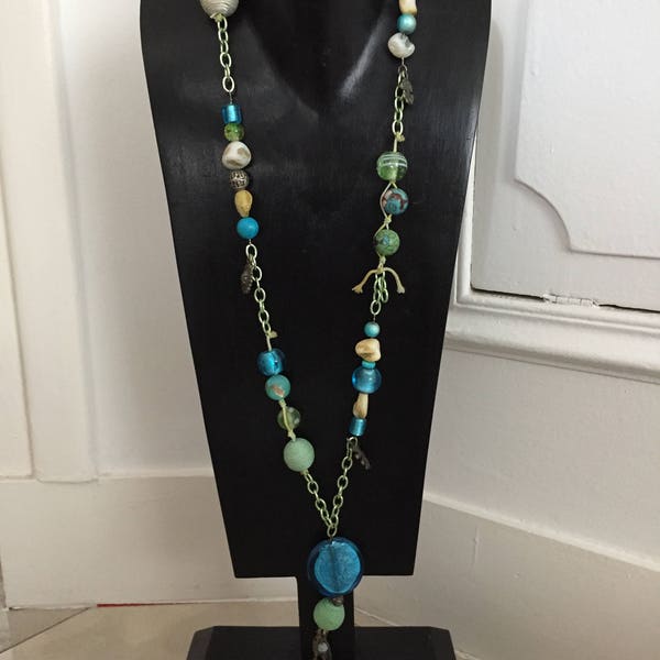 collier long, original, bleu et vert, en métal, coton, bois, pierres semi-précieuses, nacre, verre de murano