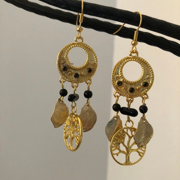 Boucles d'oreilles dorées pendantes, breloques feuilles et arbre de vie