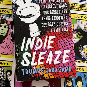 Juego de cartas INDIE SLEAZE Trumps (Sistema de sonido LCD, The Strokes, Arctic Monkeys, Yeah Yeah Yeahs, Interpol, Libertines, Hot Chip, mgmt)