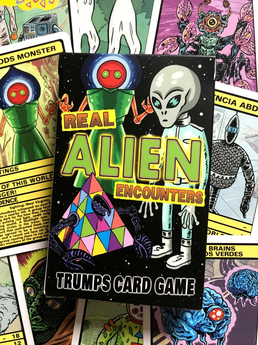 レアUFO３種とエイリアングレイ最強モデルキットとエリア51の警告板セット REAL ALIEN ENCOUNTERS - Trumps Card Game (aliens, Ufos, Flatwoods