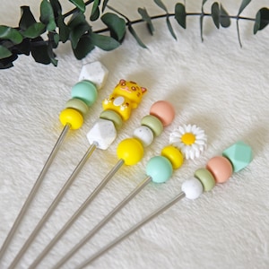 Amigurumi Stitch Sticks: Nähnadeln zum Häkeln/Stricken mit Tiger- und Gänseblümchenperlen