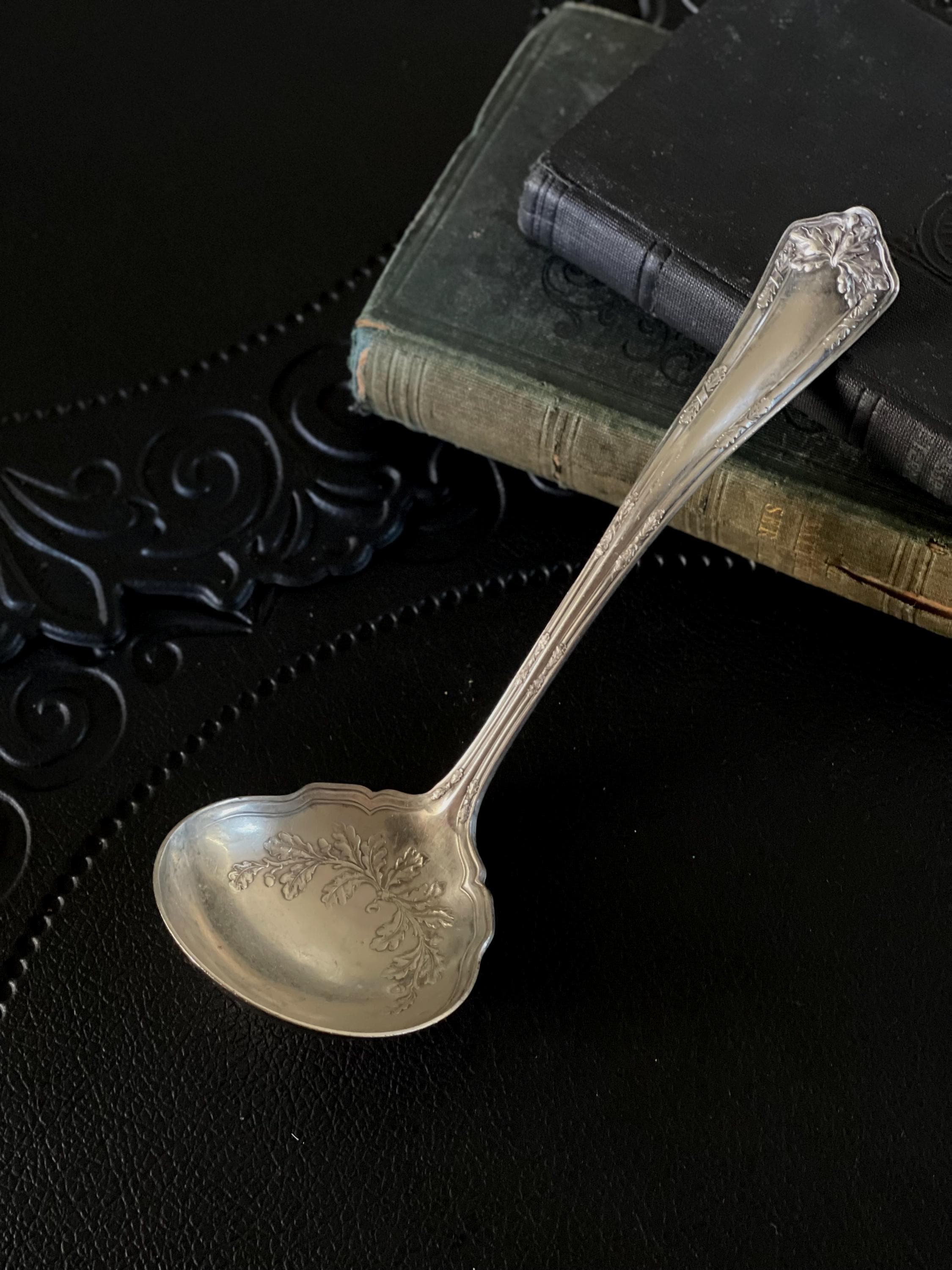 Antique Wm Rogers & Son AA “oak Leaf” Silverplate Gravy Ladle, Ca