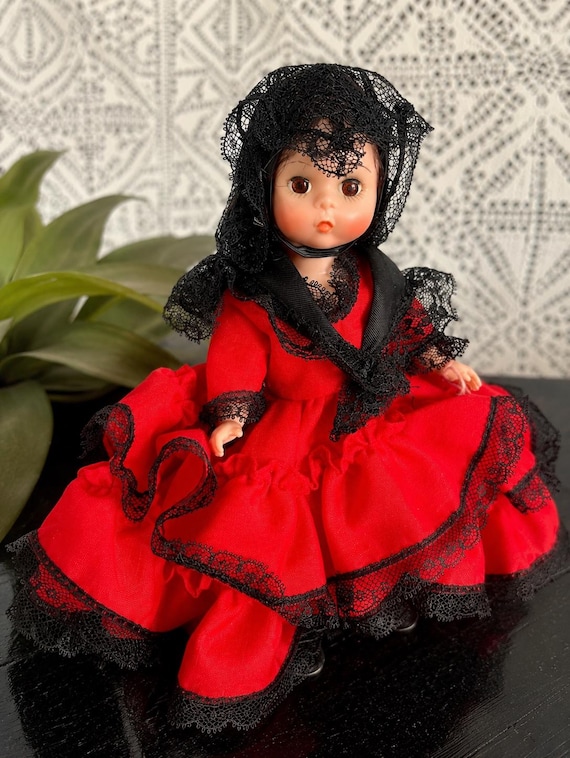 madame alexander＊アレクサンダーキンズドール　赤に白ドットドレス Madame Alexander Spain #595 Doll 8” Vintage International Doll Red