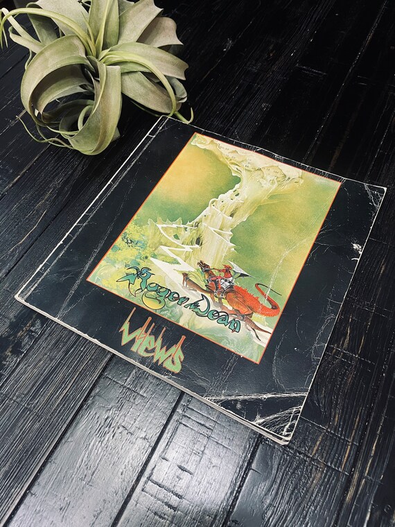 Roger Dean Views Paperback Book (1976) ISBN 0 905071 06 9 Dragon