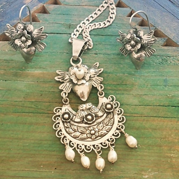 Oaxaca mexican 925 chiselled silver federico pendant with pearls+ chain Frida, native American, Spanish jewelry.