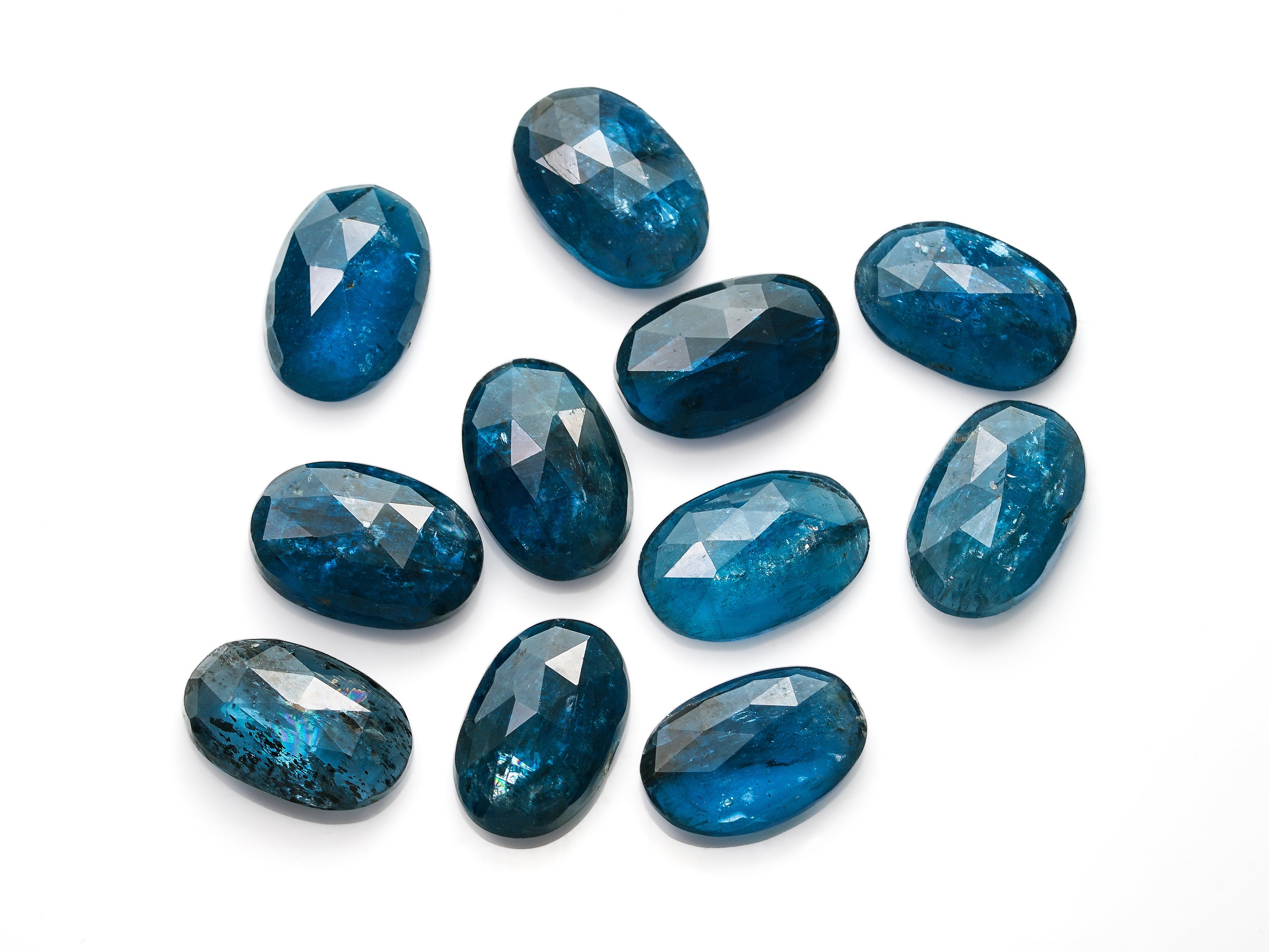 ネオンモスカイヤナイトルース9個セット カイヤナイト｜Arancia Stone アランシアストーン公式通販 ネオンモス