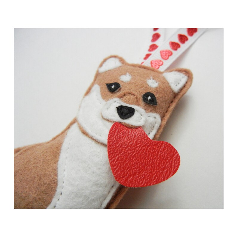 Valentine/'s Day Shiba Inu Tan Beige Dog Wool Felt Hanger Ornament Heart Ribbon Japanese Mini Plush Accessory Decorative Handmade