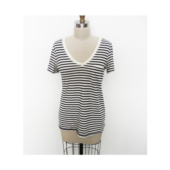 【関税＆送料込み】White V-Neck T-Shirt With Monile Detail Bella Canvas Missy Made in the USA Jersey Short-Sleeve V