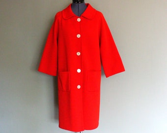 1940's I. MAGNIN Red Vintage Women's Coat 100% Wool Designed by Marchesa di Gresy with Abalone Buttons, Raglan Sleeves, Made in Italy, 6
