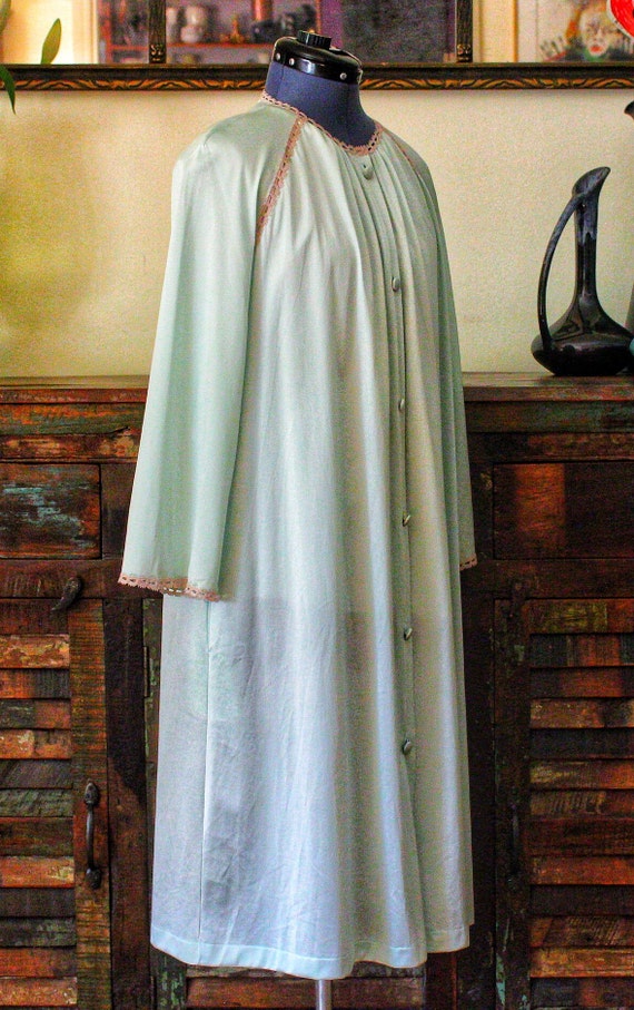 1960's Pale Lime Green Nylon Vintage Women's Robe… - image 3