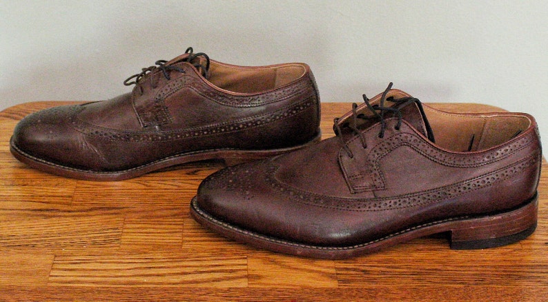 Dead Stock Retro Cordovan Oxford Wingtips para hombre de JOHNSTON & MURPHY con ribetes Goodyear genuinos, soportes para el arco, talla 8 D imagen 2