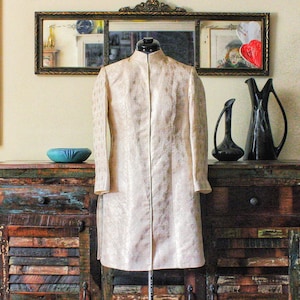 1960&#39;s 100% Pure Silk Muted Gold Jacquard Vintage Women&#39;s Wedding Jacket from TAJ TREASURES with Hook and Eye Closures, Made in India, 4
