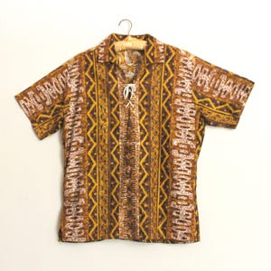 1960&#39;s Rare Like New 100% Cotton Vintage Hawaiian Shirt Cover-Up by BAREFOOT HAWAIIAN with 1 Side Pocket, Shoe Lace Closure, Big Medium