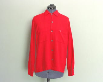 Camisa de gabardina de rayón rojo de los años 60 - Bordado atómico de Penney's, talla mediana