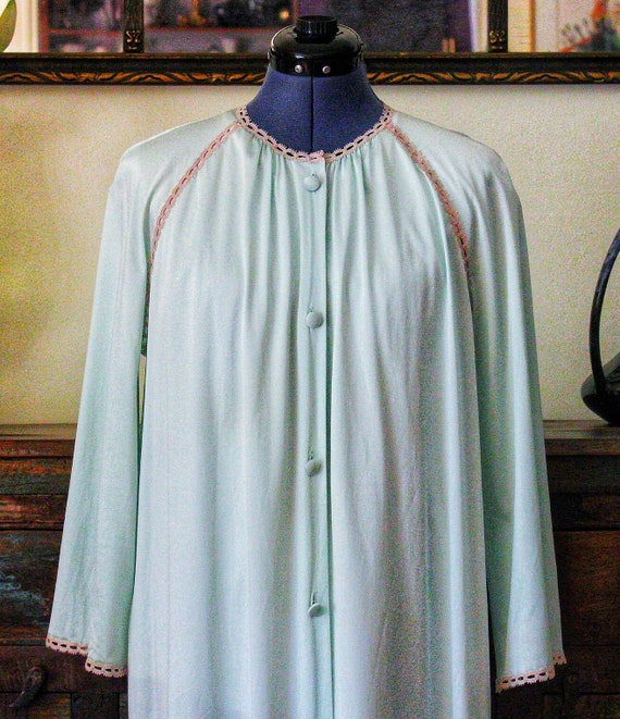 1960's Pale Lime Green Nylon Vintage Women's Robe… - image 2